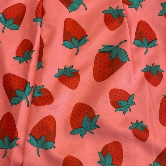 Strawberry 🍓 Skirt - Picture 2 of 5